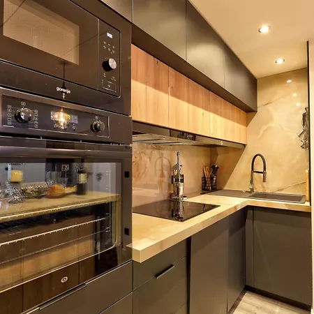 664 Deligny - Superb In